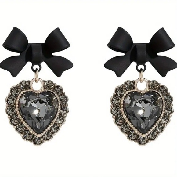 ✨Modcloth Maren Black Heart & Bow Earrings - Picture 2 of 5